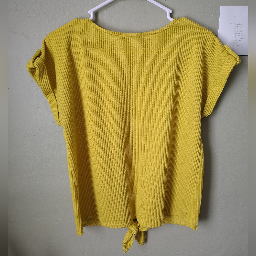 Set The Stage Women's Medium Yellow Tie Ribbed Short-sleeve Blouse - Picture 5 of 11